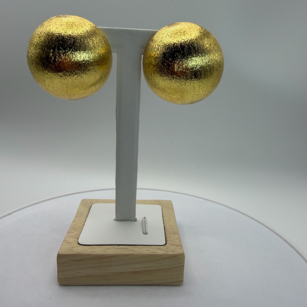 Elegant Gold Hoop Earrings - Picture 8 of 13